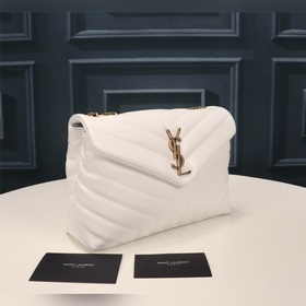 Классическая легенда Saint Laurent сочетает в себе модный стиль и