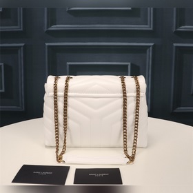 Классическая легенда Saint Laurent сочетает в себе модный стиль и