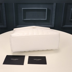 Классическая легенда Saint Laurent сочетает в себе модный стиль и