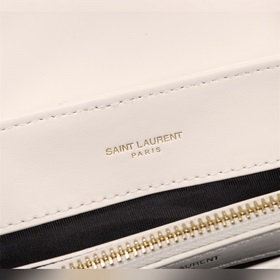 Классическая легенда Saint Laurent сочетает в себе модный стиль и
