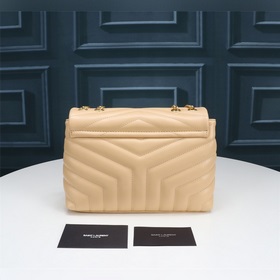 Классическая легенда Saint Laurent сочетает в себе модный стиль и