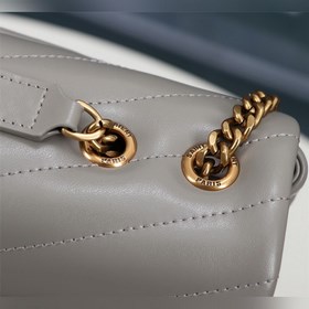 Классическая легенда Saint Laurent сочетает в себе модный стиль и