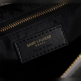 Классическая легенда Saint Laurent сочетает в себе модный стиль и