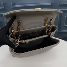 Классическая легенда Saint Laurent сочетает в себе модный стиль и