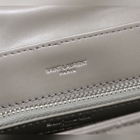 Классическая легенда Saint Laurent сочетает в себе модный стиль и