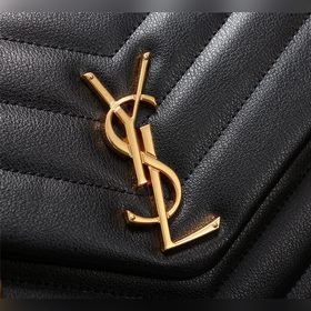 Классическая легенда Saint Laurent сочетает в себе модный стиль и