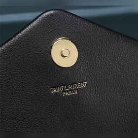 Классическая легенда Saint Laurent сочетает в себе модный стиль и
