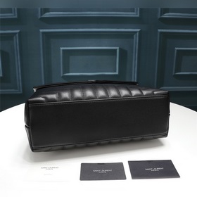 Классическая легенда Saint Laurent сочетает в себе модный стиль и