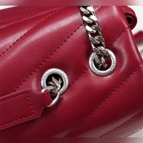 Классическая легенда Saint Laurent сочетает в себе модный стиль и
