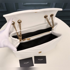 Классическая легенда Saint Laurent сочетает в себе модный стиль и