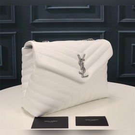 Классическая легенда Saint Laurent сочетает в себе модный стиль и