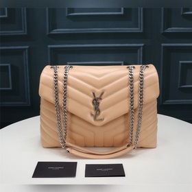 Классическая легенда Saint Laurent сочетает в себе модный стиль и