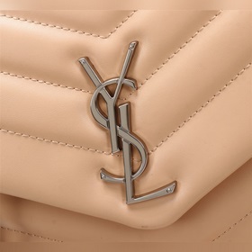 Классическая легенда Saint Laurent сочетает в себе модный стиль и