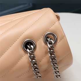 Классическая легенда Saint Laurent сочетает в себе модный стиль и