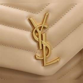Классическая легенда Saint Laurent сочетает в себе модный стиль и