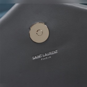 Классическая легенда Saint Laurent сочетает в себе модный стиль и