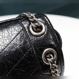 Популярная модель SAINT LAURENT с откидной крышкой, очень вместит