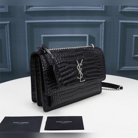 Аллигаторский узор YSL Saint Laurent выпустил популярную модель с
