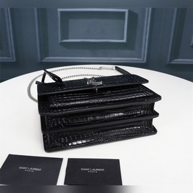 Аллигаторский узор YSL Saint Laurent выпустил популярную модель с