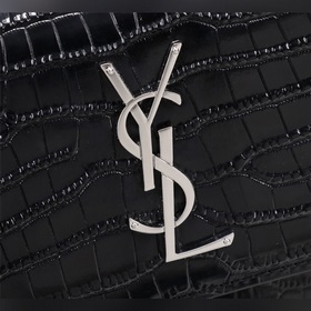 Аллигаторский узор YSL Saint Laurent выпустил популярную модель с