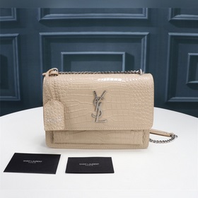 Аллигаторский узор YSL Saint Laurent выпустил популярную модель с