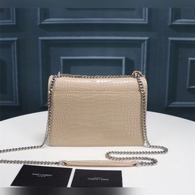 Аллигаторский узор YSL Saint Laurent выпустил популярную модель с