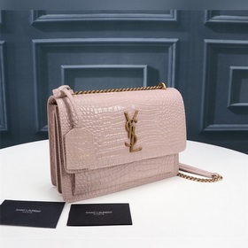 Аллигаторский узор YSL Saint Laurent выпустил популярную модель с