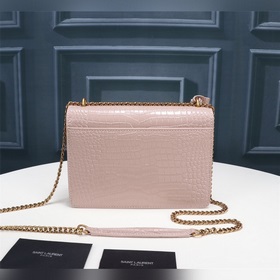 Аллигаторский узор YSL Saint Laurent выпустил популярную модель с