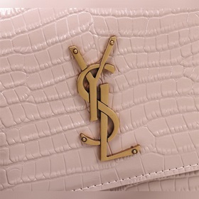 Аллигаторский узор YSL Saint Laurent выпустил популярную модель с