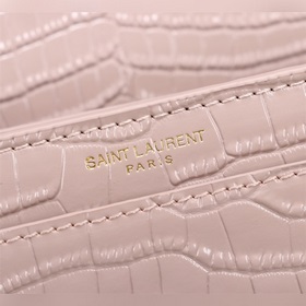 Аллигаторский узор YSL Saint Laurent выпустил популярную модель с