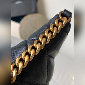 Новая модель сумки-пельмениз овечьей кожи от YSL 2024 Сумка через