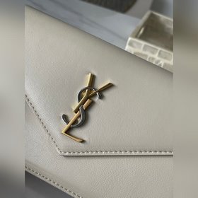Кошелек LECASSANDRE с цепочкой Импортный кошелек из кожи ягненка 