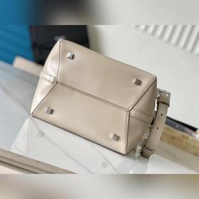 Новая модель сумки-ведра из серии LE 5A7 с ручкой. Новая форма су