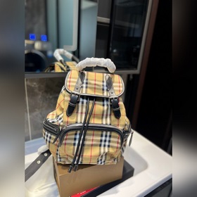 Каждый сезон Burberry выпускает одну популярную модель, чтобы пов
