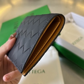 Двухслойный кошелек Bv 742143 может использоваться как кошелек ил