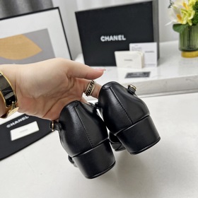 Высококачественные сандалии CHANEL 2024 с официального сайта Chan