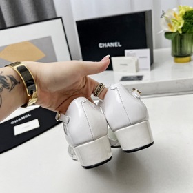 Высококачественные сандалии CHANEL 2024 с официального сайта Chan