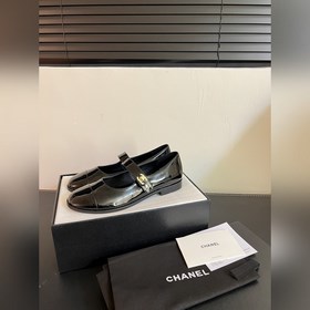 CHANEL 23K Mary Jane туфли-балетки в черно-белом цвете – классика