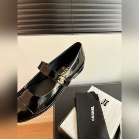 CHANEL 23K Mary Jane туфли-балетки в черно-белом цвете – классика