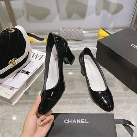 CHANEL Однотонные туфли на толстом каблуке с металлической застеж
