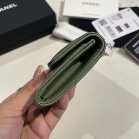 Обновленная версия Ohanel в новых цветах с новым чехлом для карт.