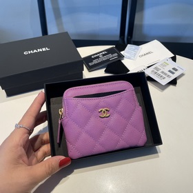 Обновленная версия классической кожаной сумочки Chanel с карманам