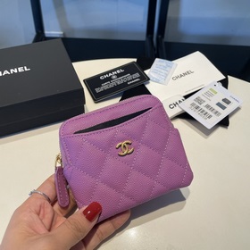 Обновленная версия классической кожаной сумочки Chanel с карманам