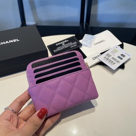 Обновленная версия классической кожаной сумочки Chanel с карманам