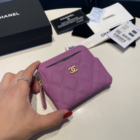 Обновленная версия классической кожаной сумочки Chanel с карманам