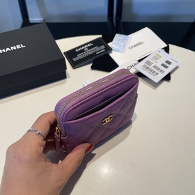 Обновленная версия классической кожаной сумочки Chanel с карманам