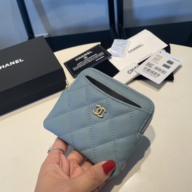 Обновленная версия классической кожаной сумочки Chanel с карманам