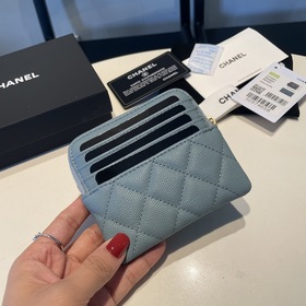 Обновленная версия классической кожаной сумочки Chanel с карманам