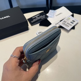Обновленная версия классической кожаной сумочки Chanel с карманам