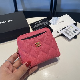 Обновленная версия классической кожаной сумочки Chanel с карманам
